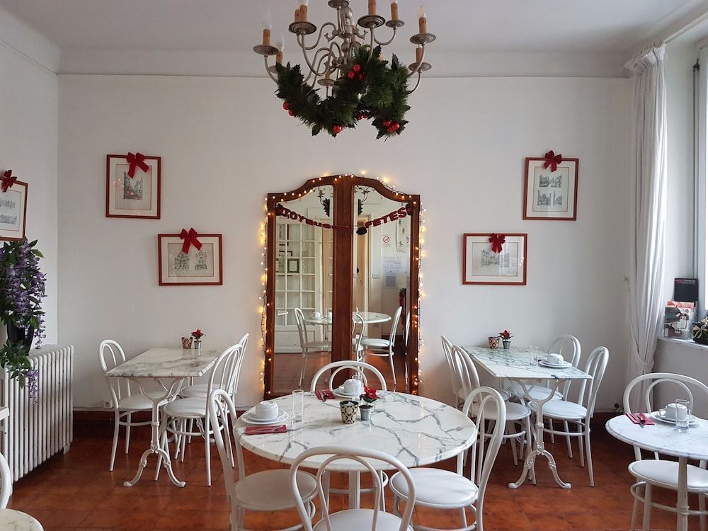 Hôtel Victor Hugo 1