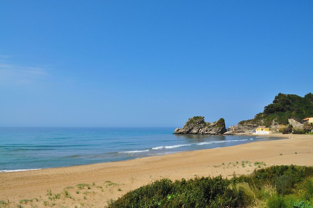 Studio Apartment with adult and childrens pool and sea view - Pelekas Beach 1