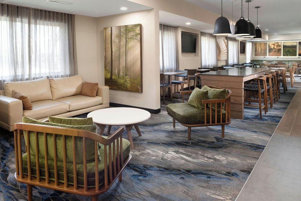 Fairfield Inn & Suites Dallas Park Central 2