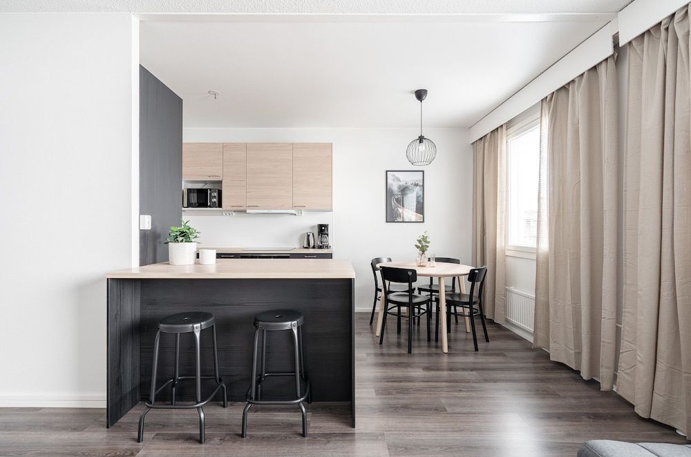 1BR next to Railway Station & Nokia Arena 1