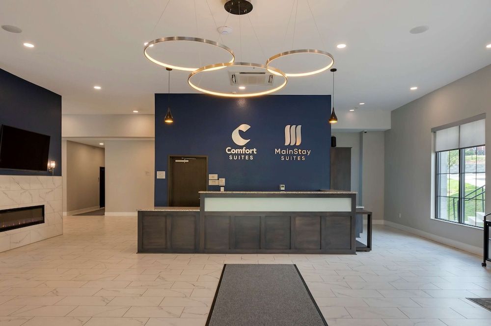 Comfort Suites Cincinnati University - Downtown 2