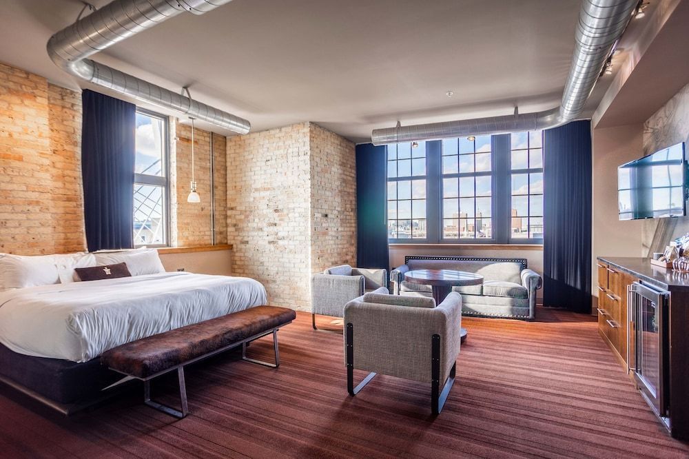 The Iron Horse Hotel 1