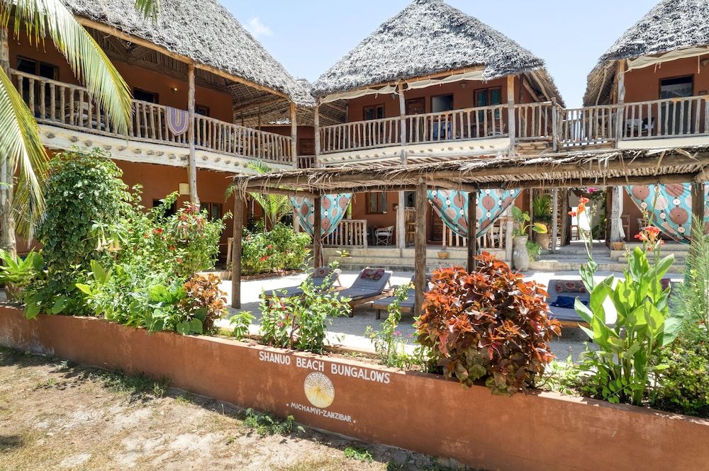 Shanuo Beach Bungalows 1