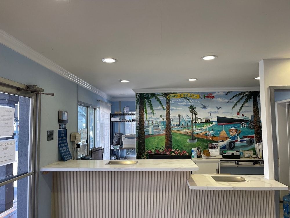 Travelodge by Wyndham Long Beach Convention Center 2