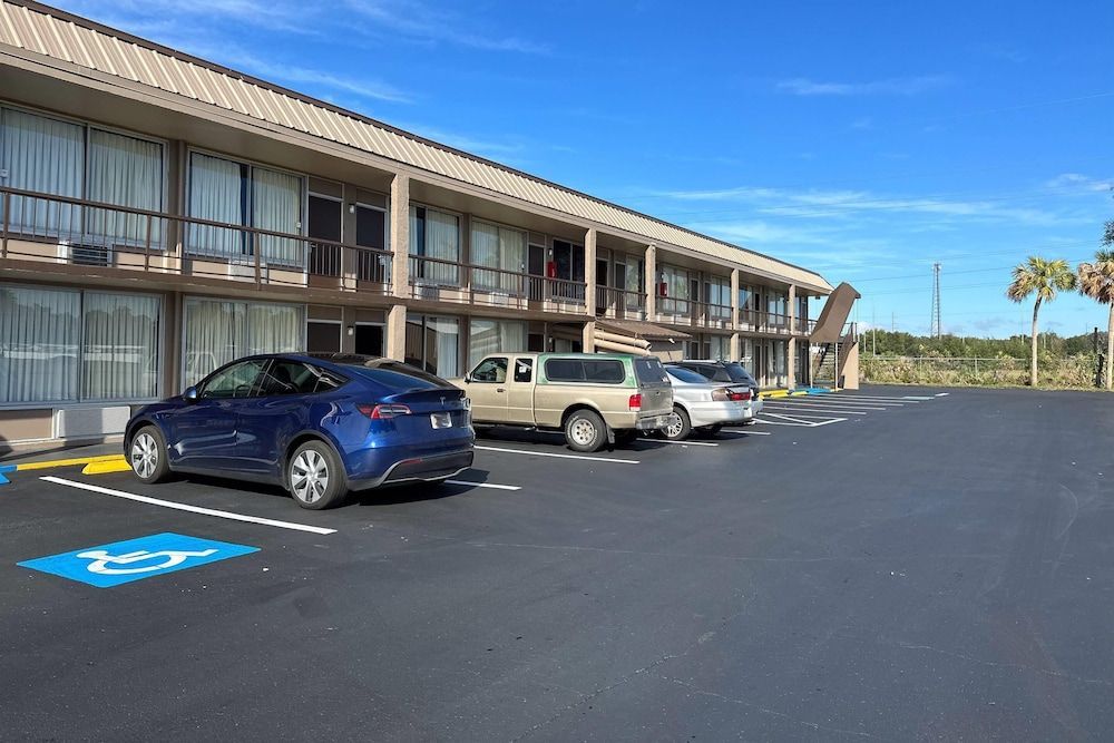 Rodeway Inn Bushnell 1