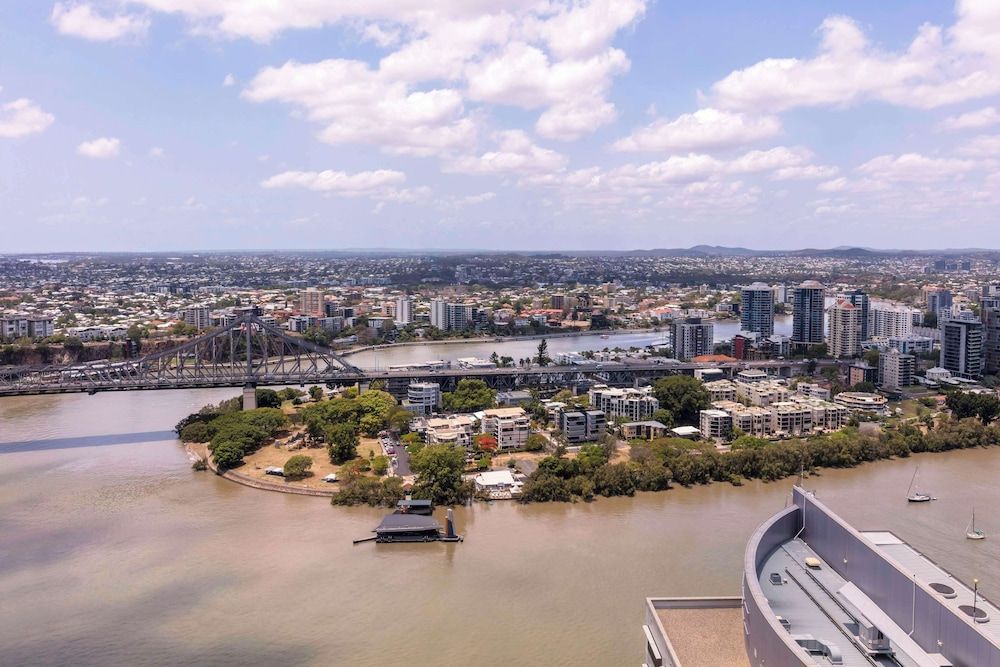 Oaks Brisbane Aurora Suites 1