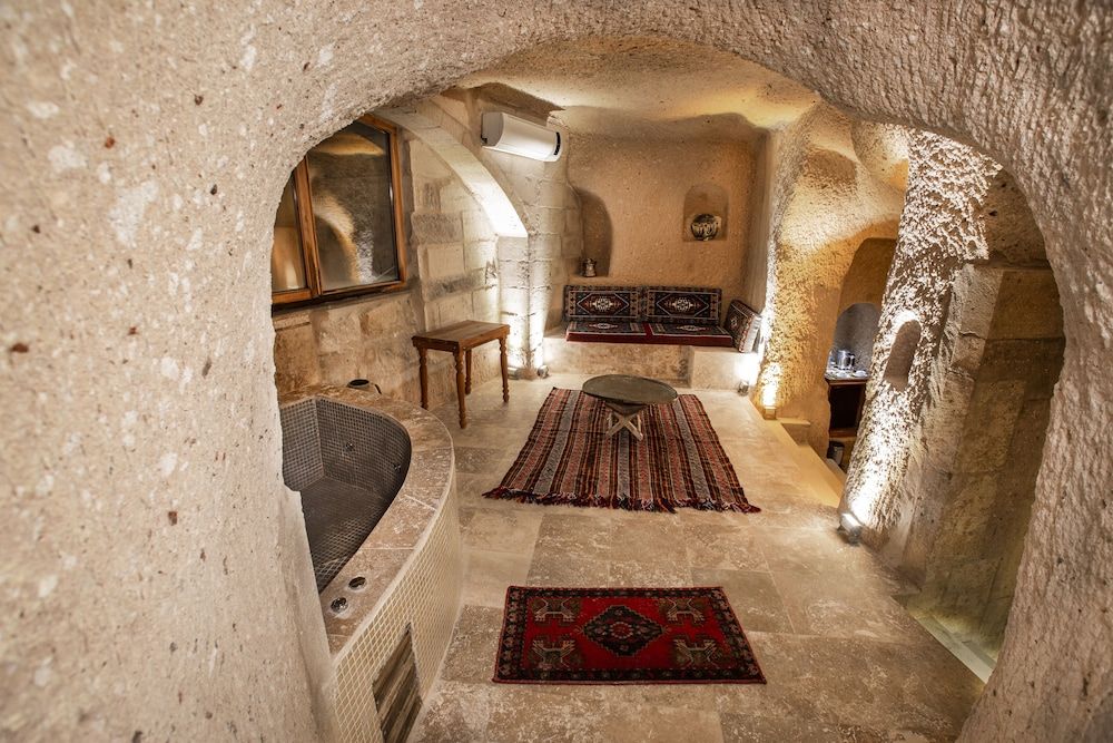 Caldera Cave Hotel 2