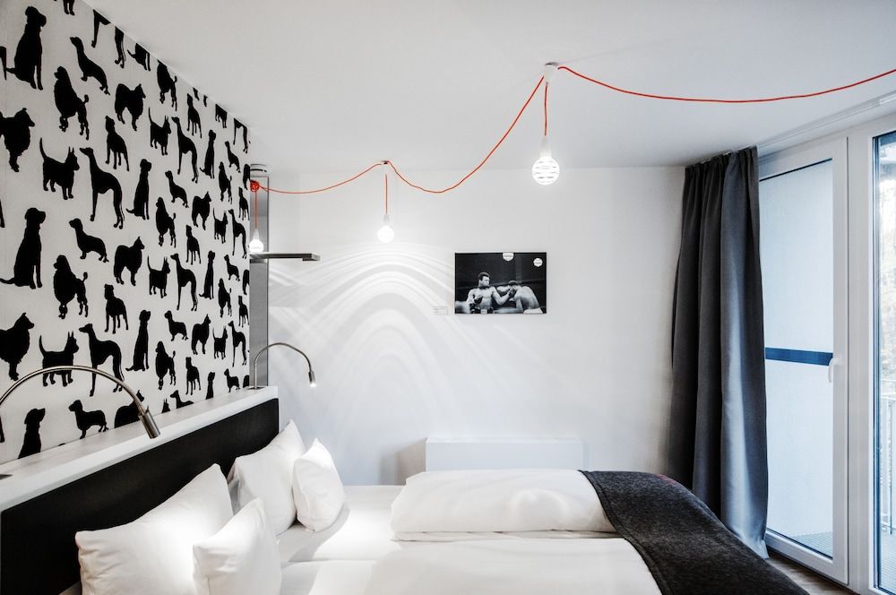 V-Hotel 1