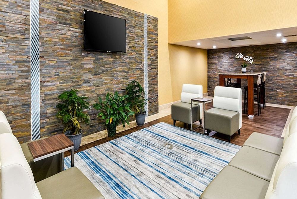 Travelodge by Wyndham Commerce Los Angeles Area 2
