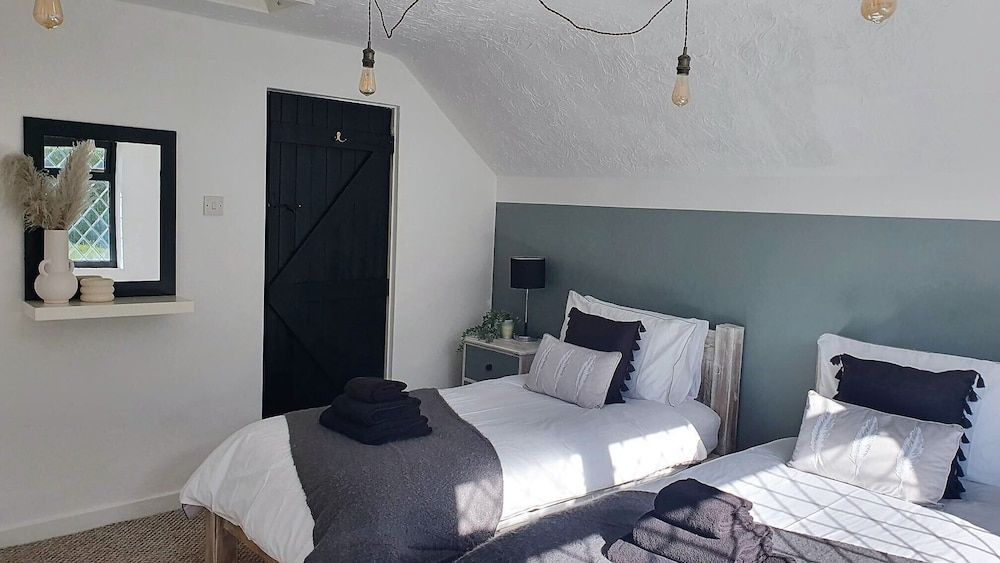 Green Cottage 2