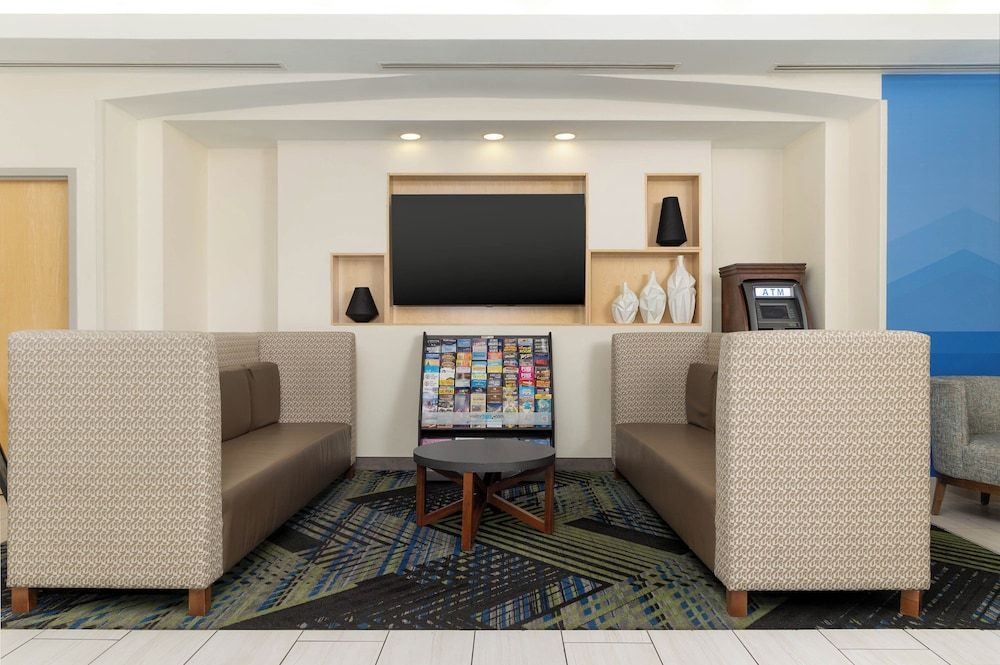 Holiday Inn Express & Suites LAS VEGAS SW – SPRING VALLEY by IHG 2