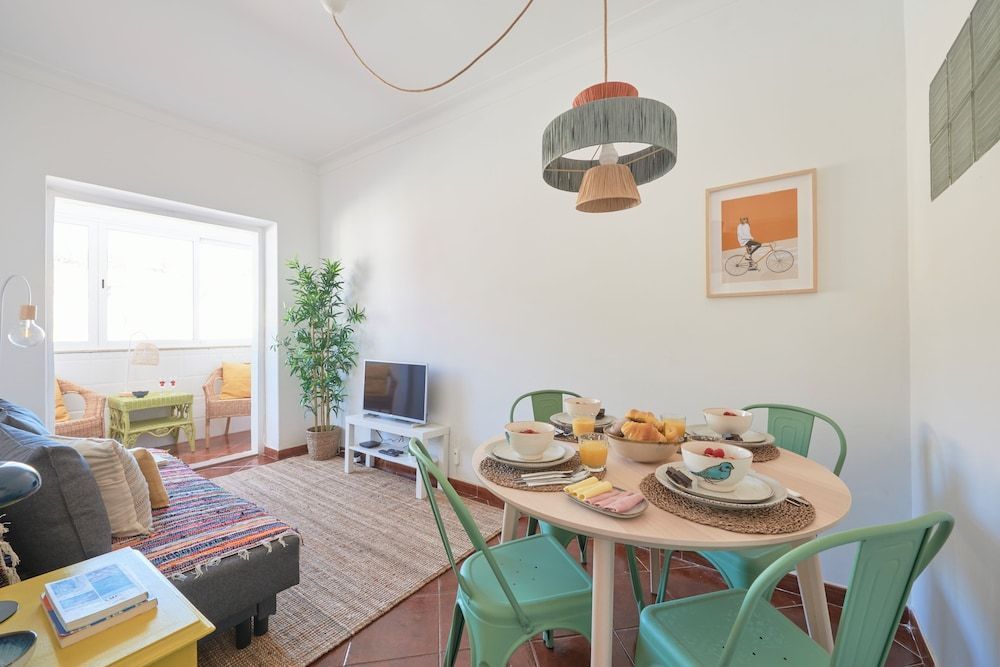Central & Sunny 2BR Apt Near Beach, By TimeCooler 1