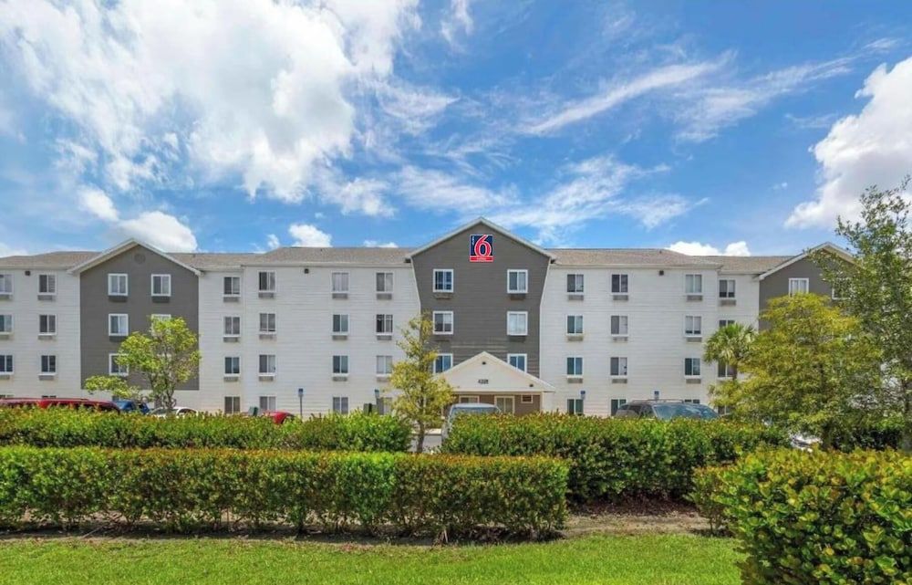 Studio 6 Extended Stay Fort Myers FL 1