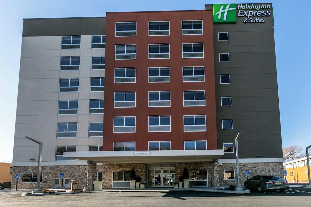 Holiday Inn Express & Suites JERSEY CITY NORTH - HOBOKEN by IHG 1