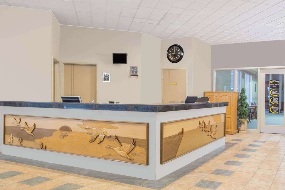 Super 8 by Wyndham Portage La Prairie MB 2