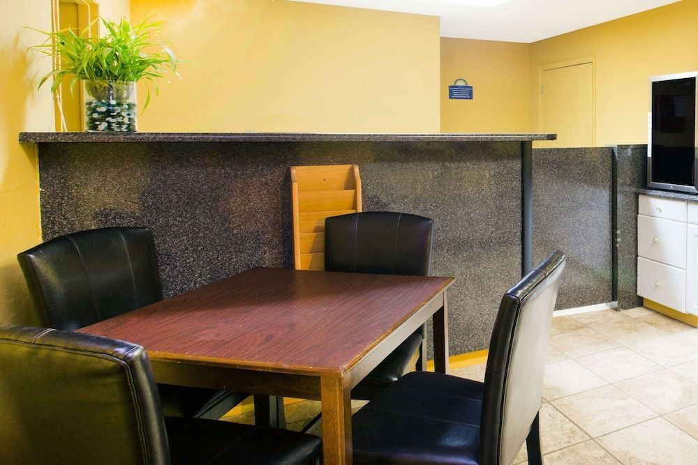 Days Inn by Wyndham Camilla 2
