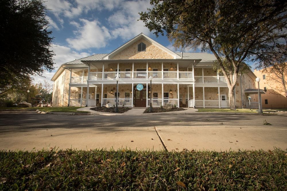 Gruene River Hotel & Retreat 1