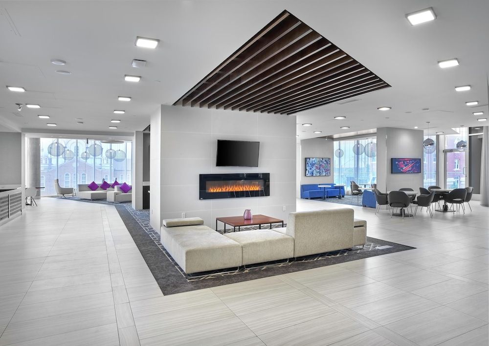 DoubleTree by Hilton Edmonton Downtown 2