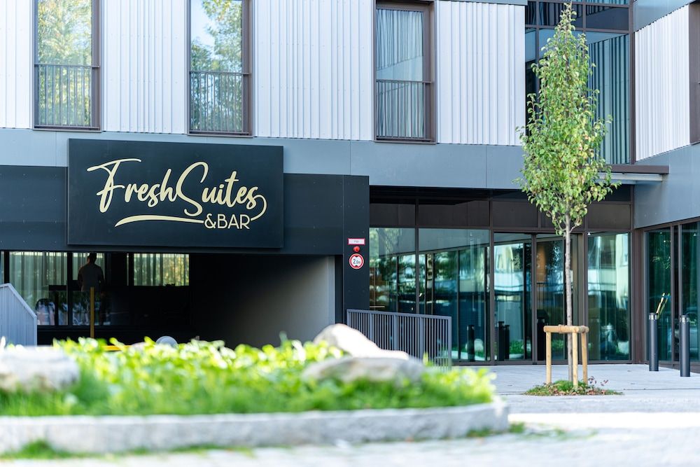 FreshSuites & Bar 1