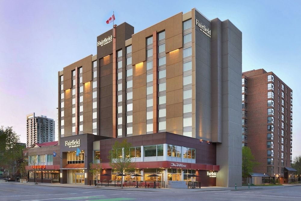 Fairfield Inn & Suites by Marriott Calgary Downtown 1