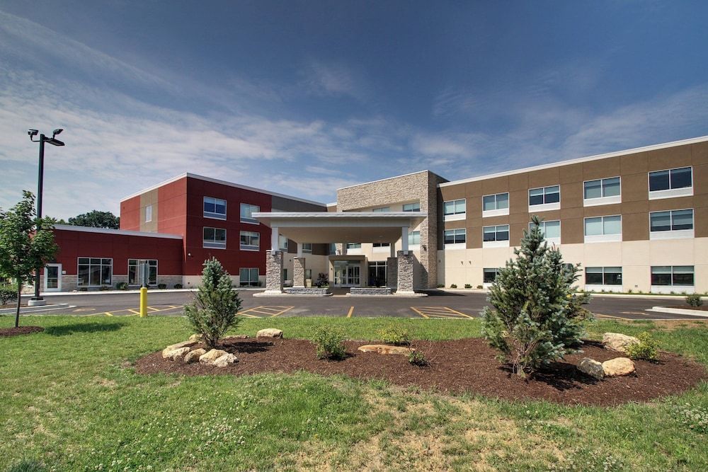 Holiday Inn Express & Suites GALESBURG by IHG 1
