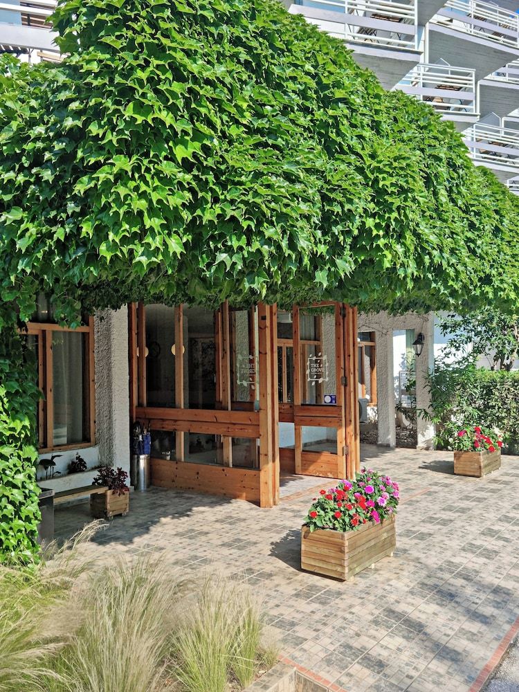The Grove Seaside Hotel 2