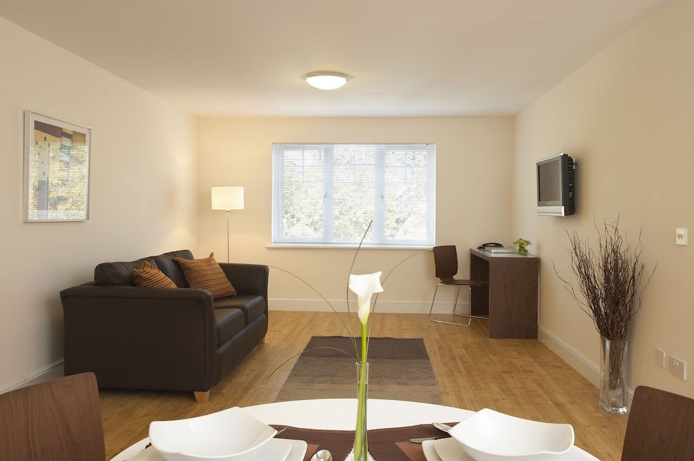 SACO Farnborough - Reading Road 2
