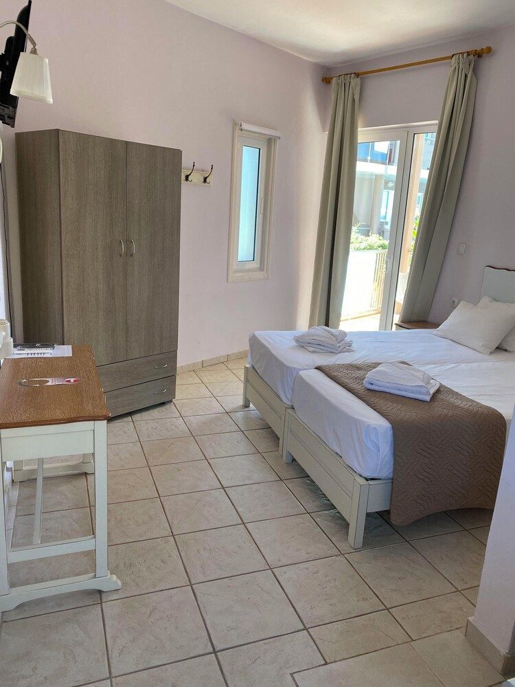 Girogiali beach hotel - Adults only 1