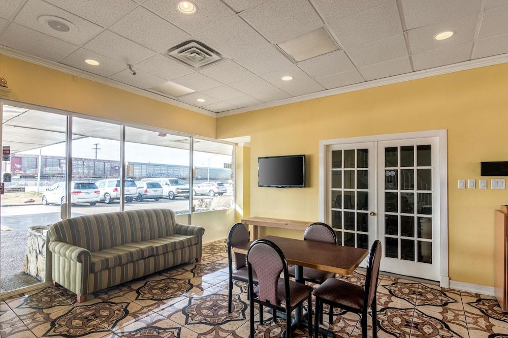 Rodeway Inn Arlington Entertainment District Area 2