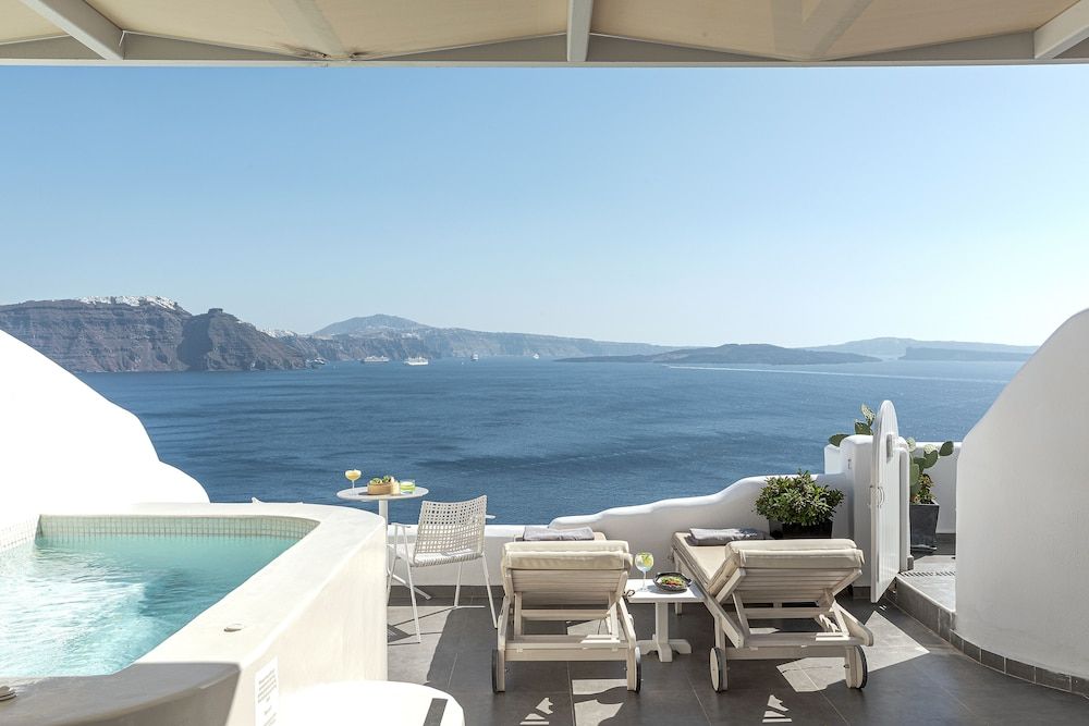 Santorini Secret Suites & Spa 1