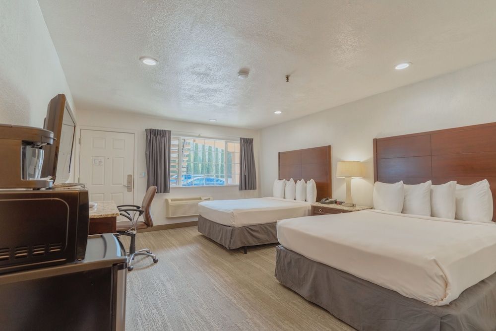 The Yosemite Inn 1