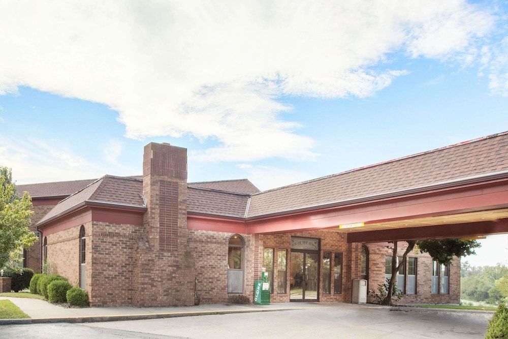 Super 8 by Wyndham Atchison 1