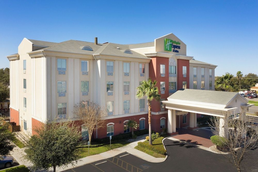 Holiday Inn Express & Suites UVALDE by IHG 1