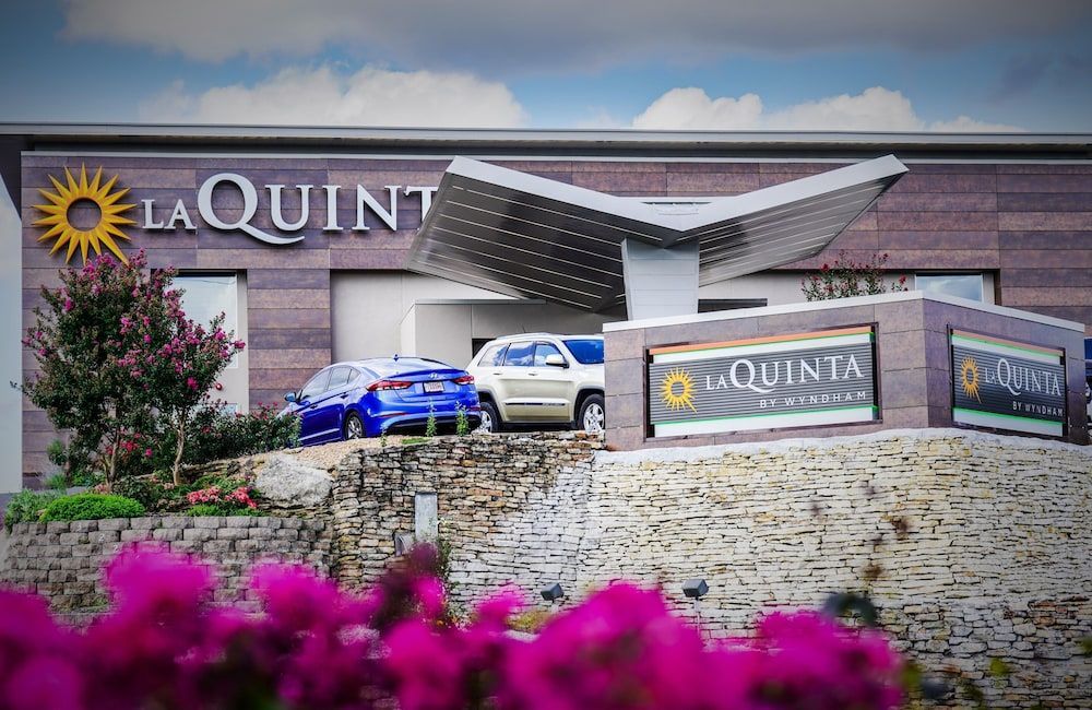 La Quinta by Wyndham Branson 1
