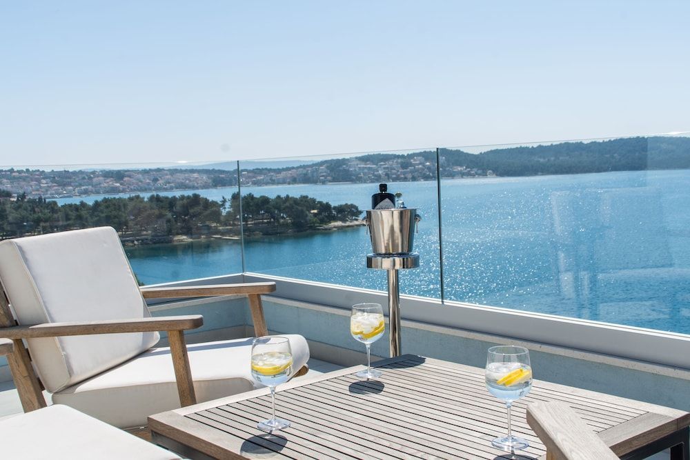Seafront Luxury Apartments Fun 1