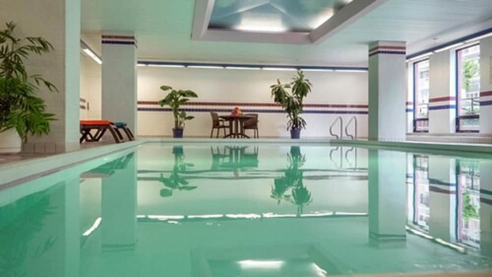 Cartier Place Suite Hotel 1