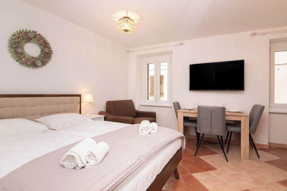 Apartments Leonel Piran 2