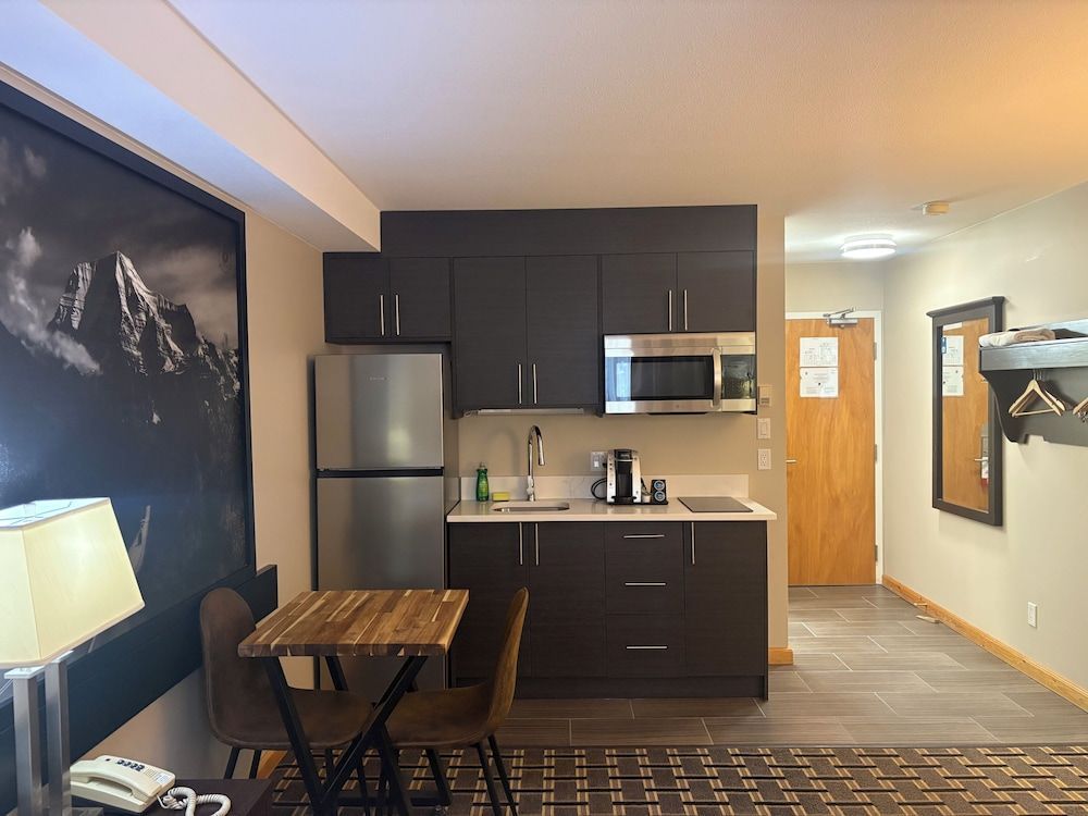 Super 8 by Wyndham Valemount 1