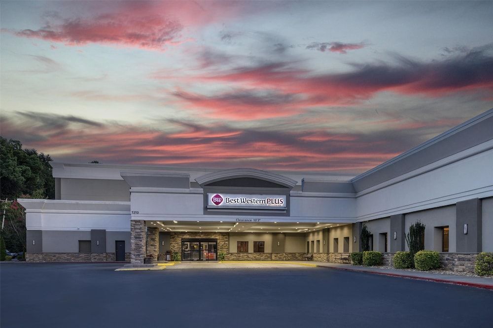 Best Western Plus Clemson Hotel & Conference Center 1
