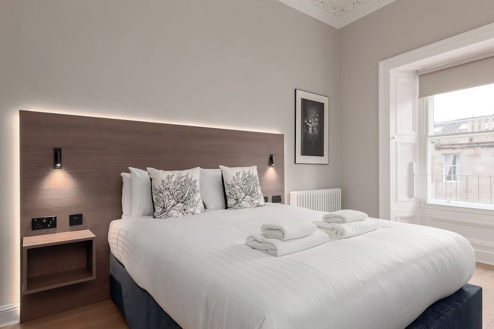 Destiny Scotland George IV Apartments 2