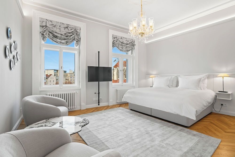 Vodickova Luxury Suites 1