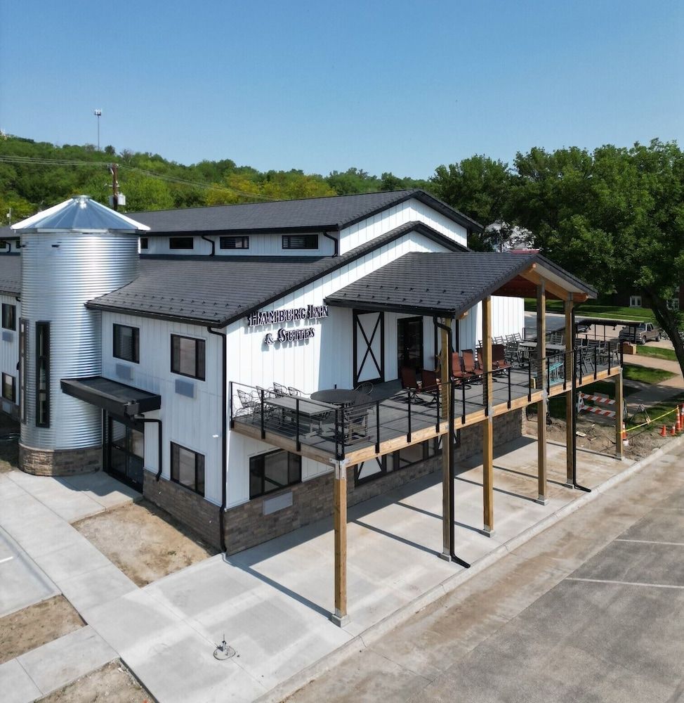 Hamburg Inn & Suites 1