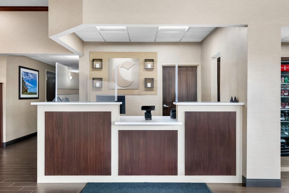 Comfort Inn & Suites North East 2