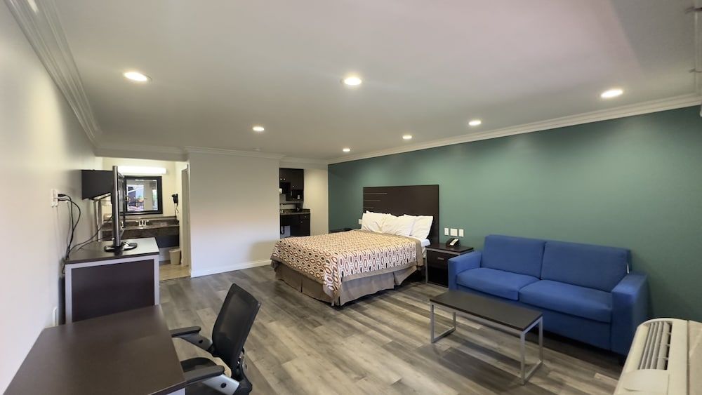 Garden Inn and Suites Glendora 2