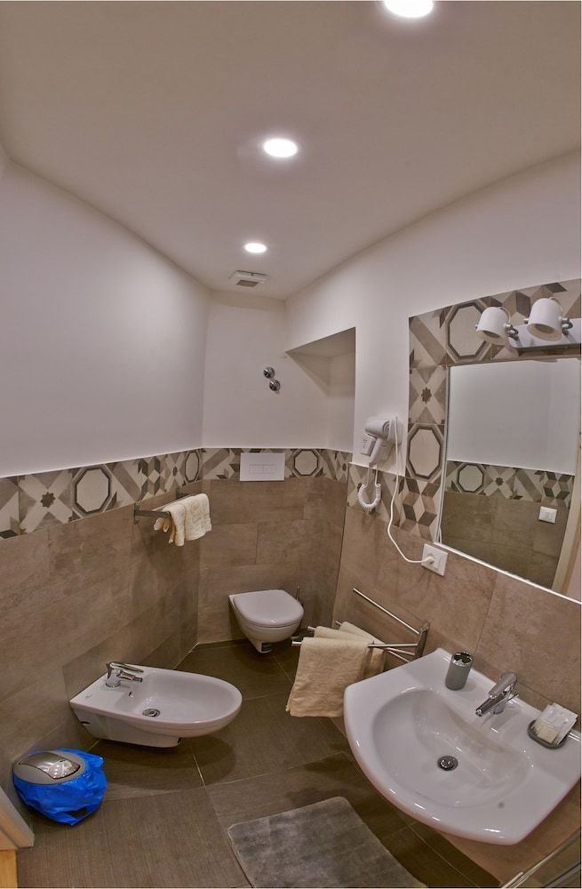 Corso 211 Beds & Suites 1