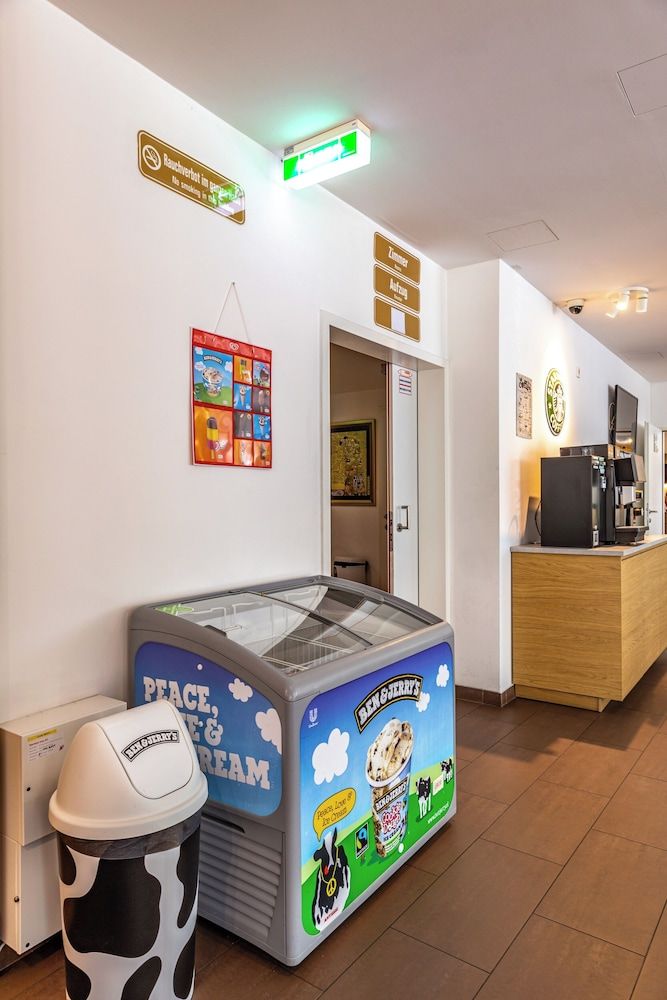 A&T Hotel & Hostel 2