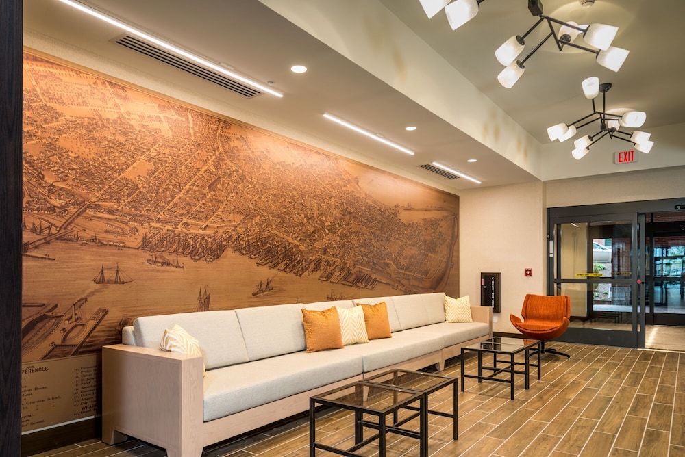 Courtyard by Marriott Portland Downtown/Waterfront 2