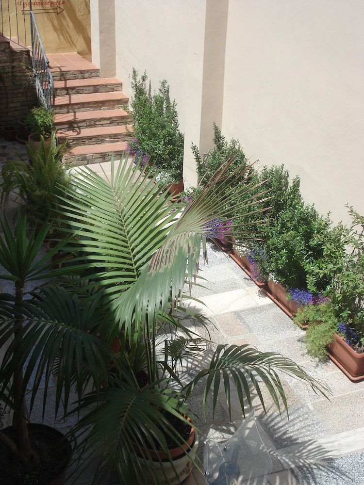 Guest House Il Giardino Segreto 1