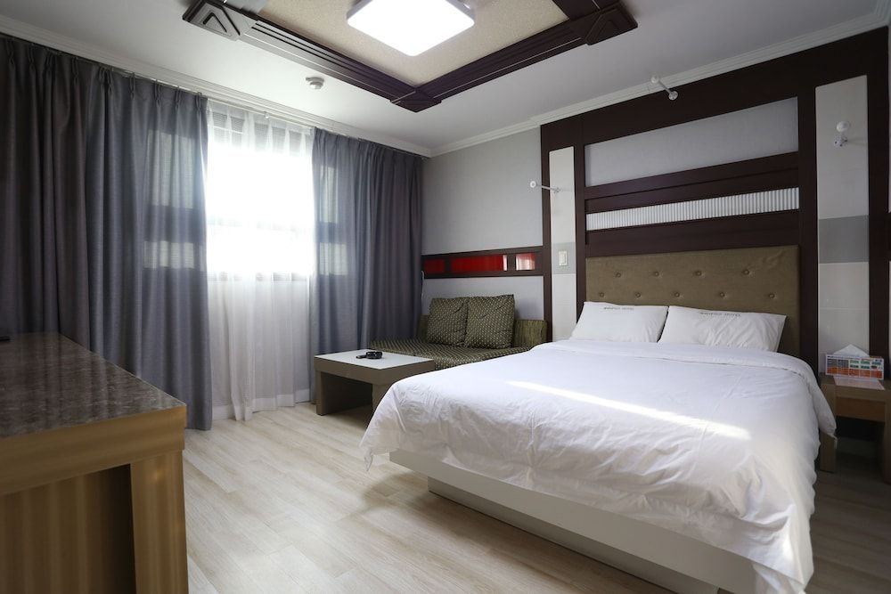 Paradaise Motel 1