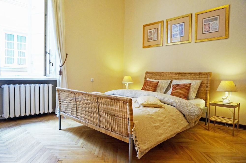 AAA STAY Castle Square Old Town 2